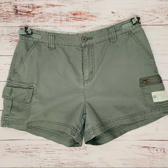 Pants - Tangents Green Shorts. Cargo Pocket. Back Pockets